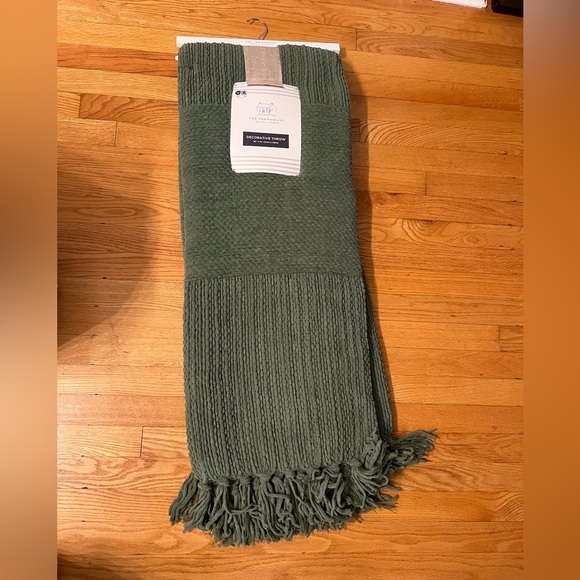 The farmhouse Green Decorative Throw Blanket